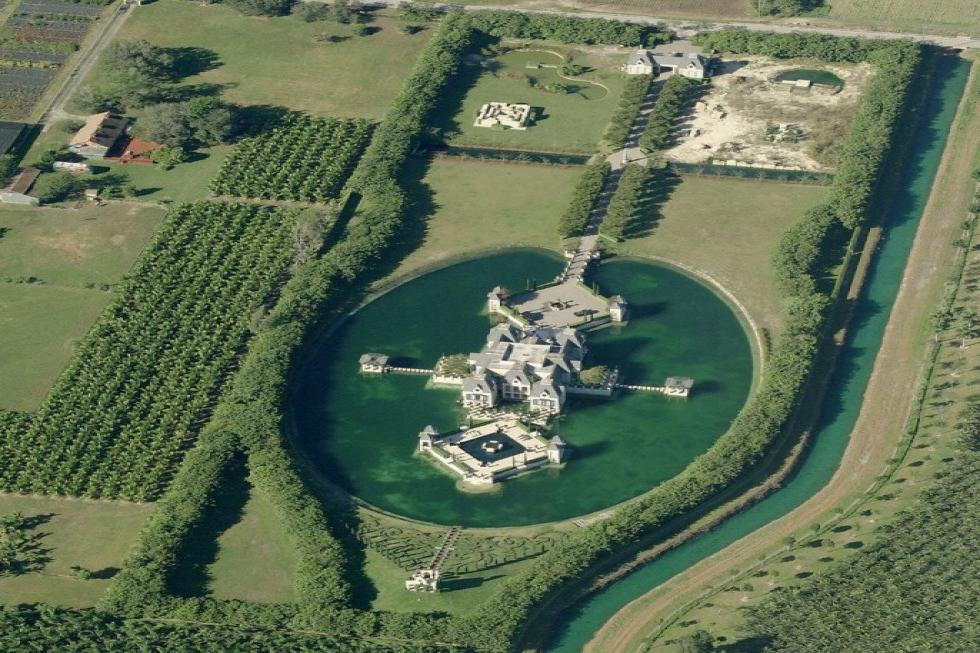 castle moat miami chateau union gabrielle wade dwayne homes estate