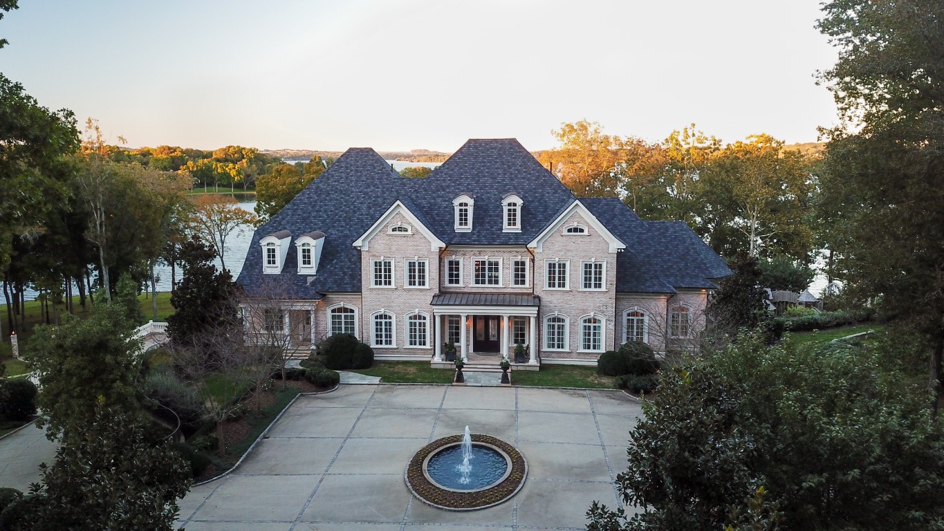 Featured image of post Luxury Lake House Mansion