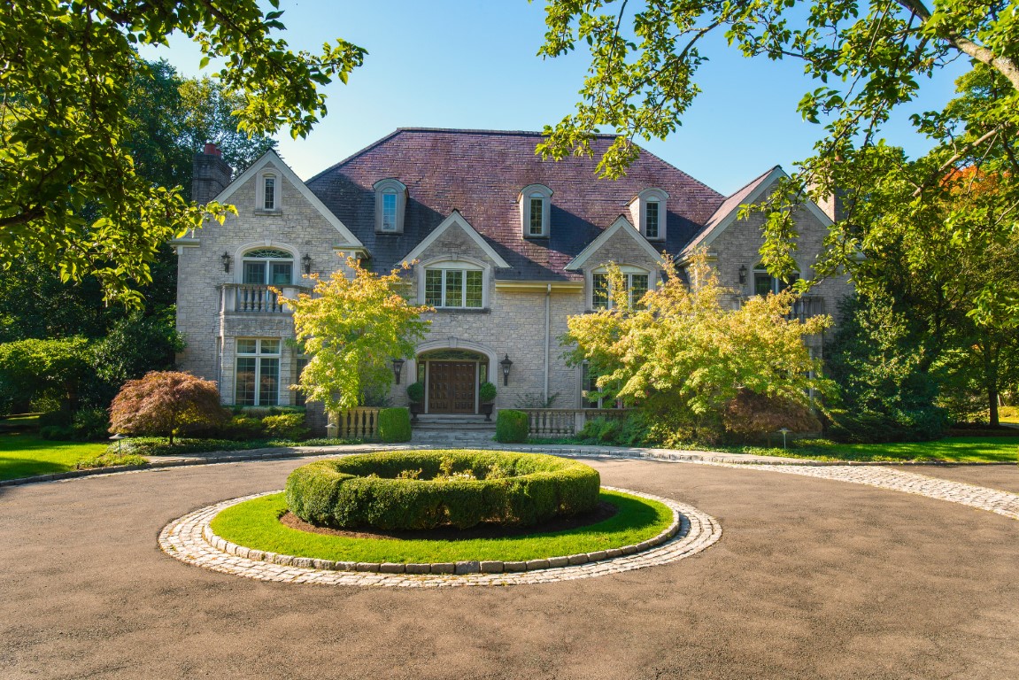 Regis Philbin’s Longtime Connecticut Home!